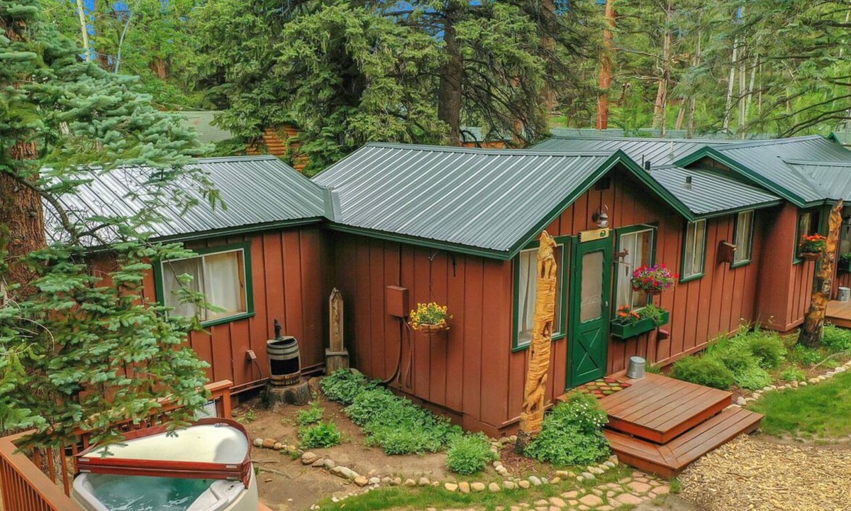 Estes Park House | Breathtaking Riverfront Cabin/Hot Tub - Rainbow