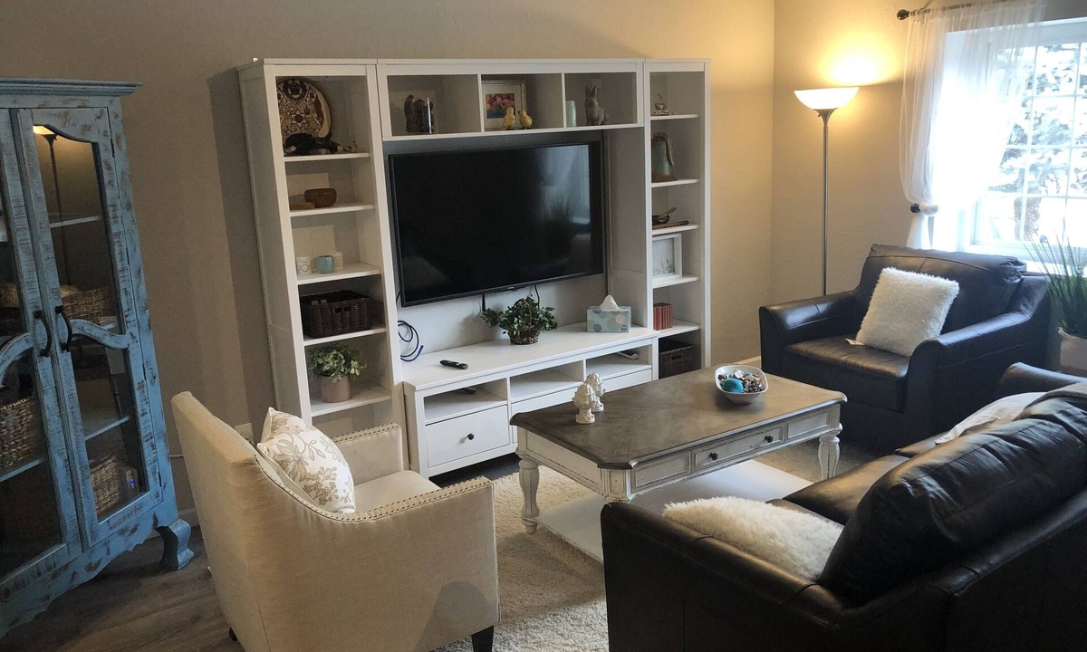 Centennial House | Breathtaking, updated 3 BR/2 BA Home Near Cherry Creek & Quincy Reservoirs