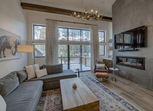 Warrior's Mark Ski Chalet | Breck Haven Luxury Townhome Private Spa