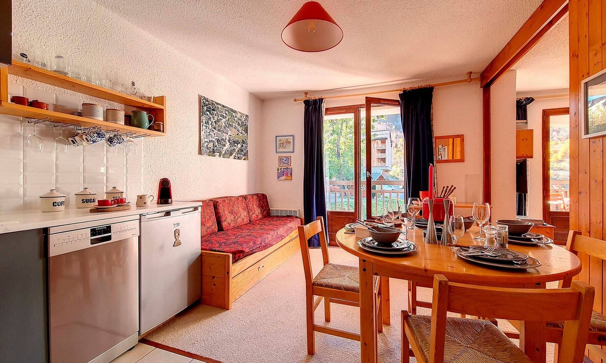 Saint-Martin-de-Belleville Apartment | Bright apartment near slopes with balcony