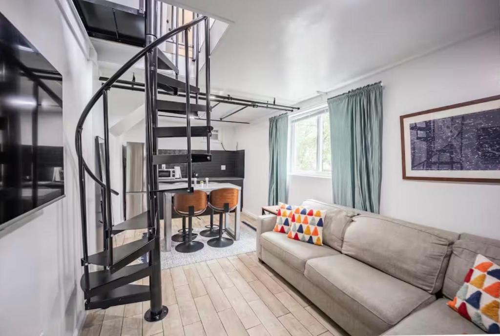 New Rochelle Apartment | Bright 1-Bedroom Loft in Converted Garage with Private Entrance