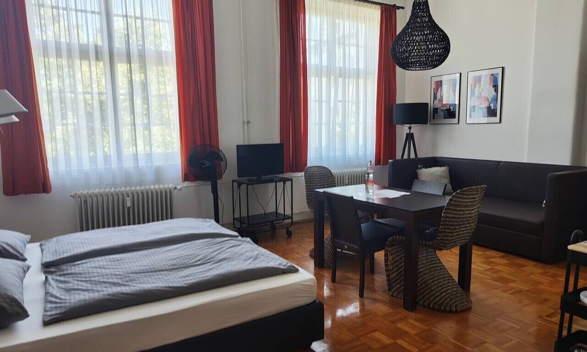 Petershausen-West Apartment | Bright Studio Apartment in Konstanz