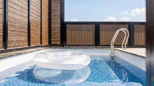 Byeonsan House | Buan Cordelia Pool Villa Pension