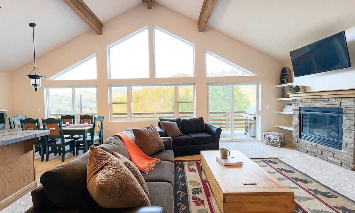 Green Mountain Falls Cabin | Buffalo Sunrise GMF · Mountain Vistas & Lake Views Buffalo Sunrise