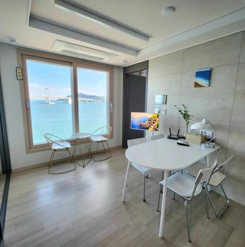 Suyeong-Gu Apartment | #Busan #Gwangalli #CozyStay #GwanganBridge #Sunrise #OceanView