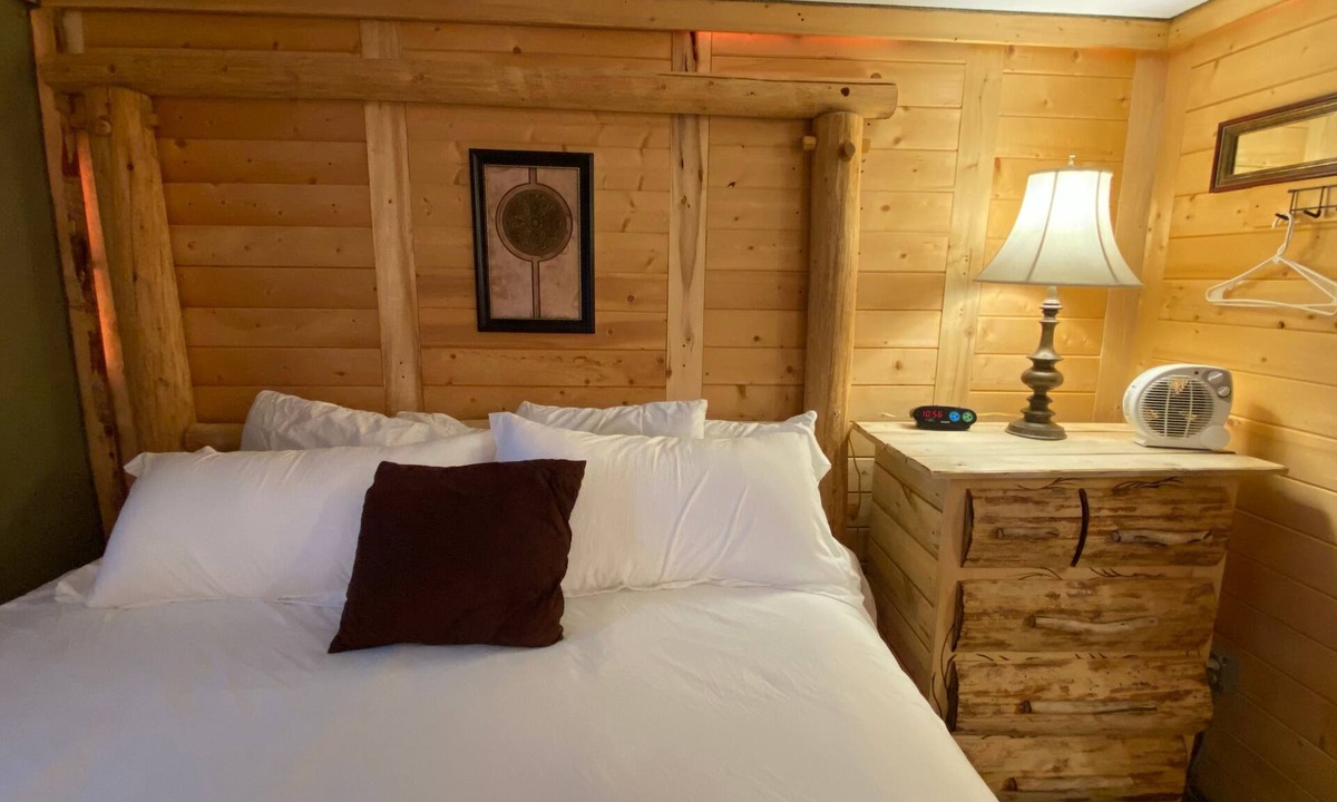 Cedaredge Apartment | Cabin 2 at The Cedaredge Lodge