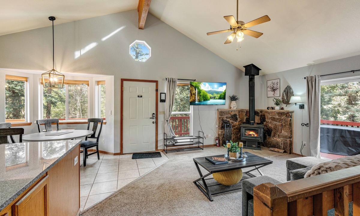 Florissant Cabin | Cabin near Wolf and Wildlife