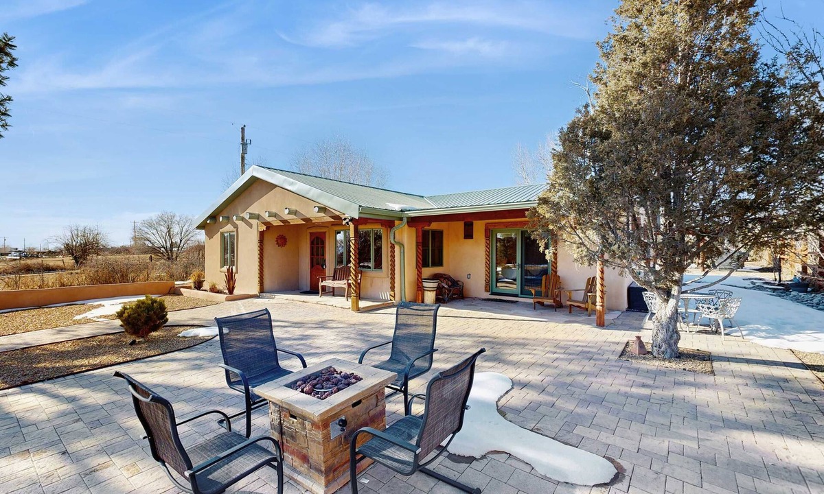 Arroyo Seco House | Casa de Rufina - Mountain Views, Firepit & Pets
