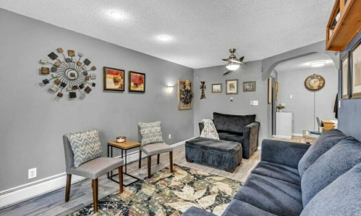 Golden Condo | Central Golden Retreat Close to Everything