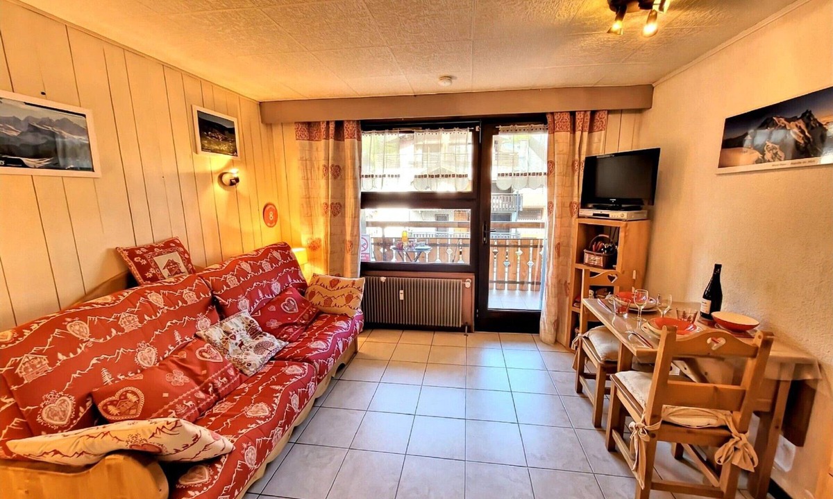 Les Gets Apartment | Central studio, near slopes, ideal for 2