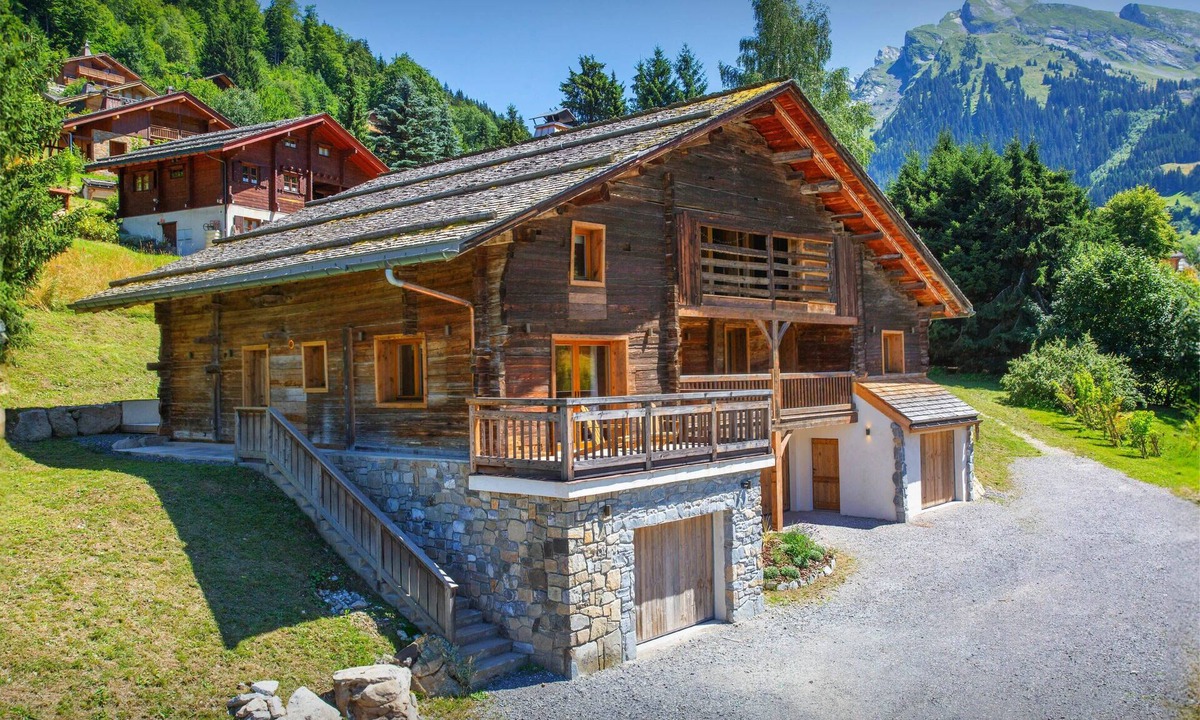 La Clusaz Apartment | Chalet Backflip - family base for 10 with sauna - OVO Network