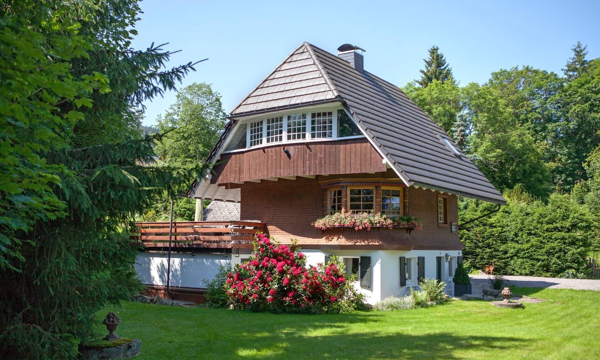 Hinterzarten Ski Chalet | Chalet 'Schwarzwald- Am Birkenhain' with Wi-Fi