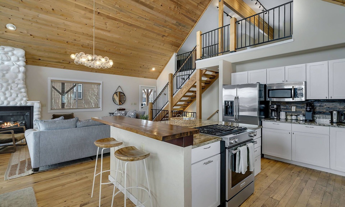 Tabernash House | Chalet Ski Retreat w/Scenic Views/Hot Tub/Arcade!