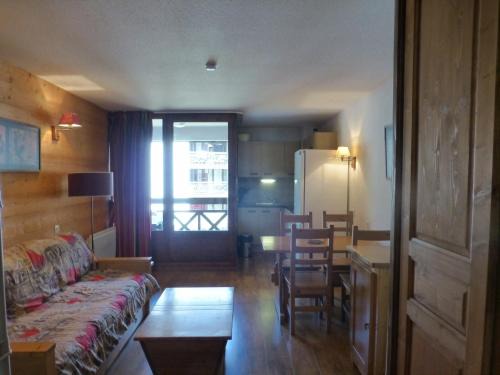 Brides-les-Bains Apartment | Charmant Studio à Brides-les-Bains avec Balcon et WIFI - FR-1-512-48