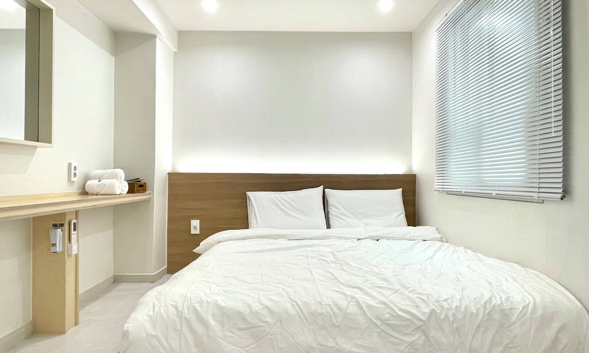 Jungang-dong House | Charming 1-bedroom building in brilliant Busan with WiFinand there r a large bed