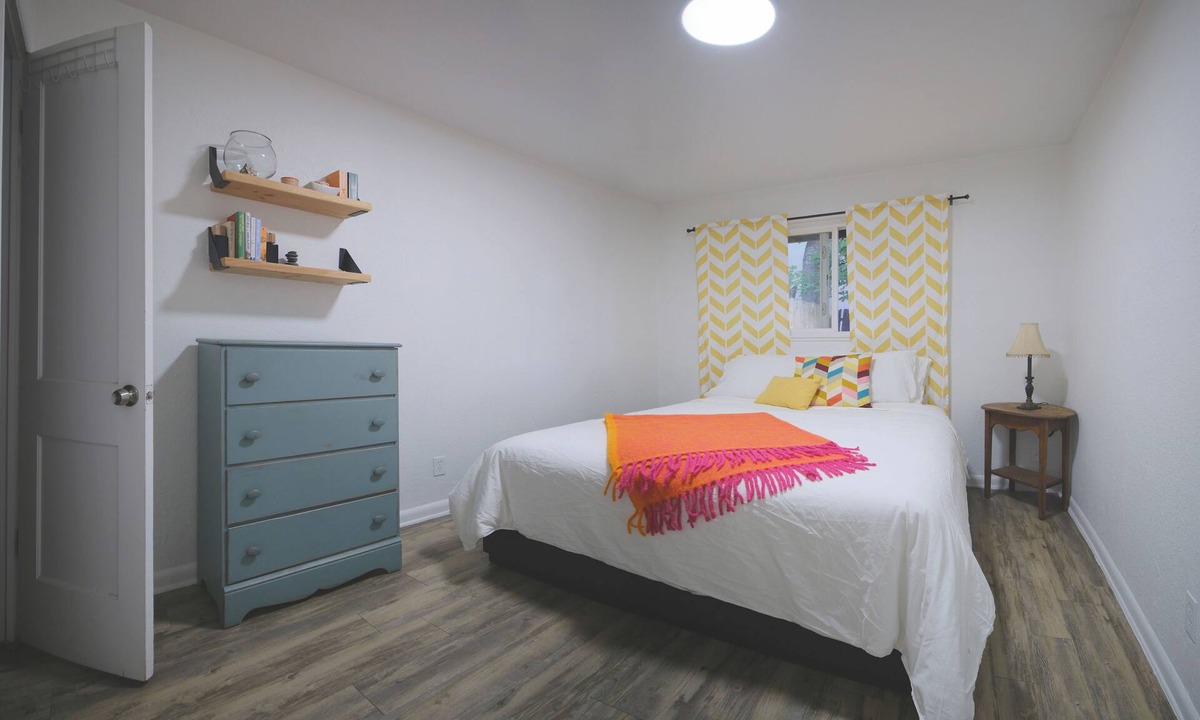 Whittier House | Charming 1-bedroom rowhome in Denver near downtown