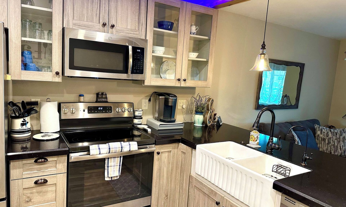 Security-Widefield Cottage | Charming 2-bedroom cottage in beautiful Colorado Springs