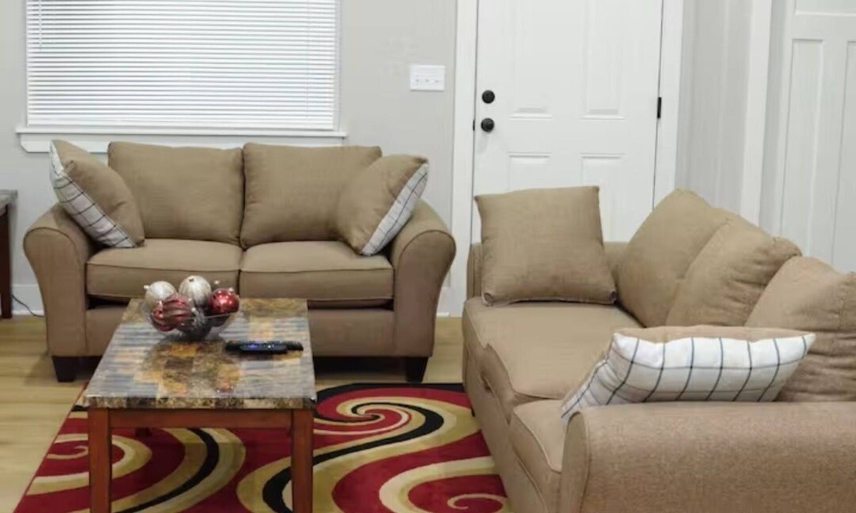 Bel Aire House | Charming 2-bedroom duplex with AC in Bel Aire