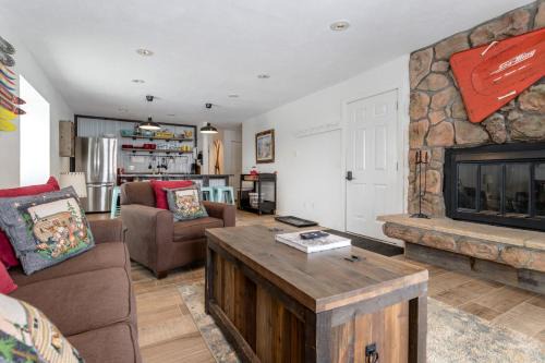Fraser House | Charming 2BR Fraser Escape Fireplace Trails Resort Nearby