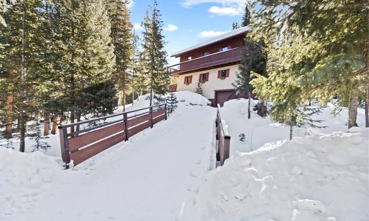 Breckenridge House | Charming 2BR Mountain Getaway - Near Hiking Trails