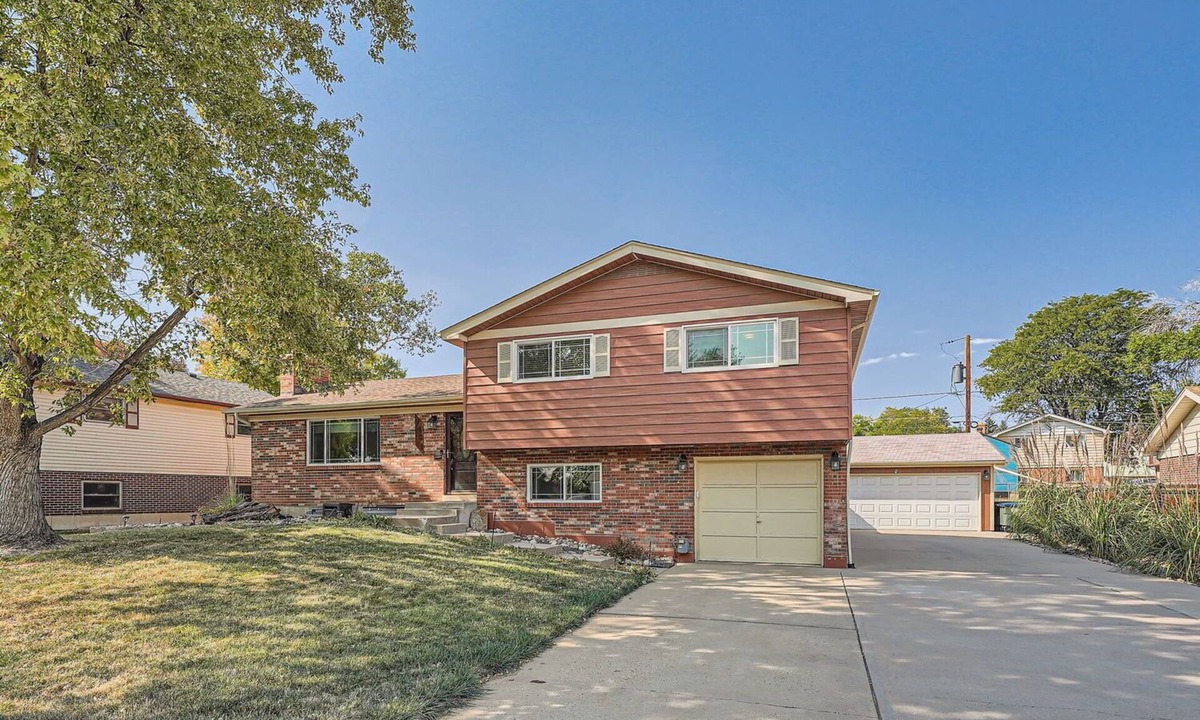 Northglenn House | Charming 4-bedroom house in Northglenn with AC, WiFi. Enjoy your stay!