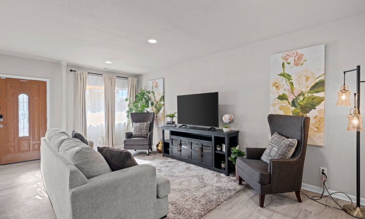 Pueblo House | Charming 4-bedroom house with AC, WiFi in delightful Pueblo