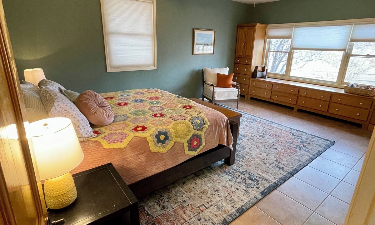 Lakewood House | Charming Farm House Retreat!