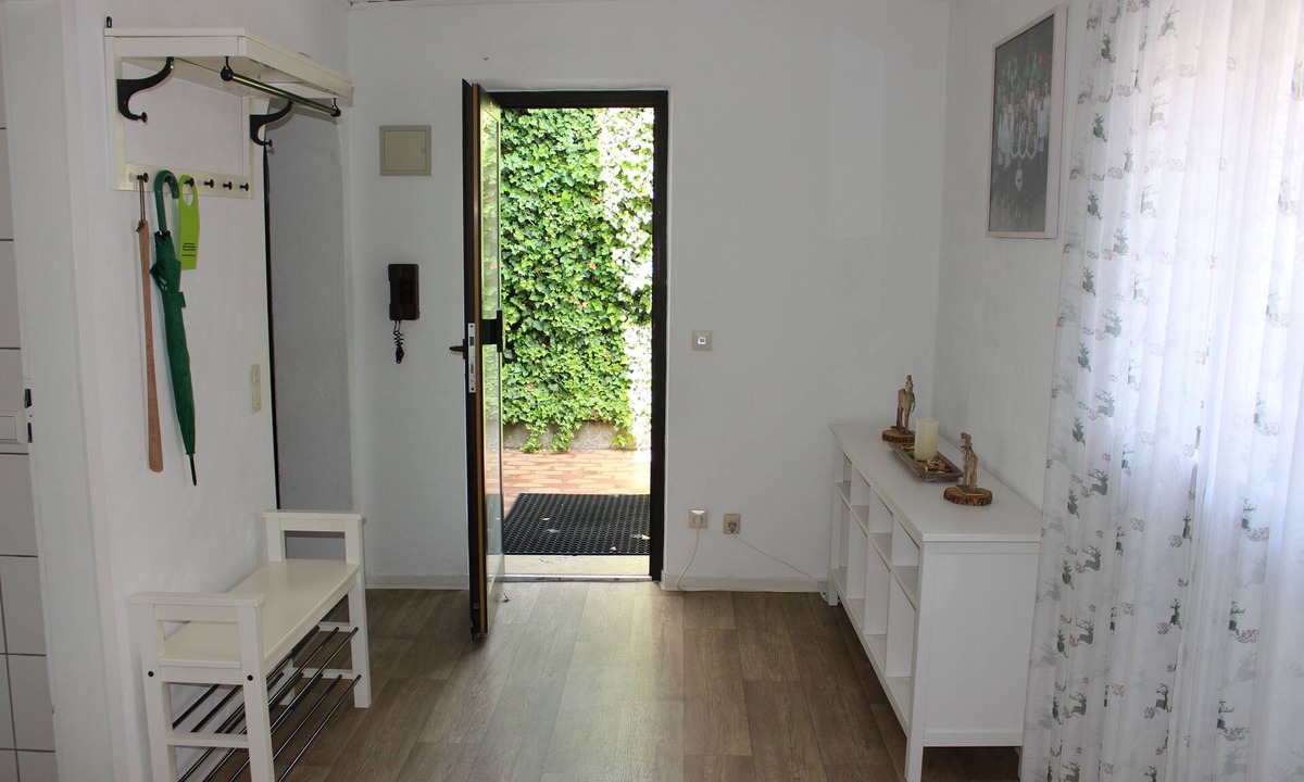 Boeblingen Apartment | Charming, spacious 2BR in Böblingen, walk to Lakes, Transit & German Restaurant