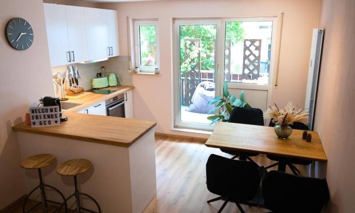 Wurzburg City Centre Apartment | City retreat with terrace