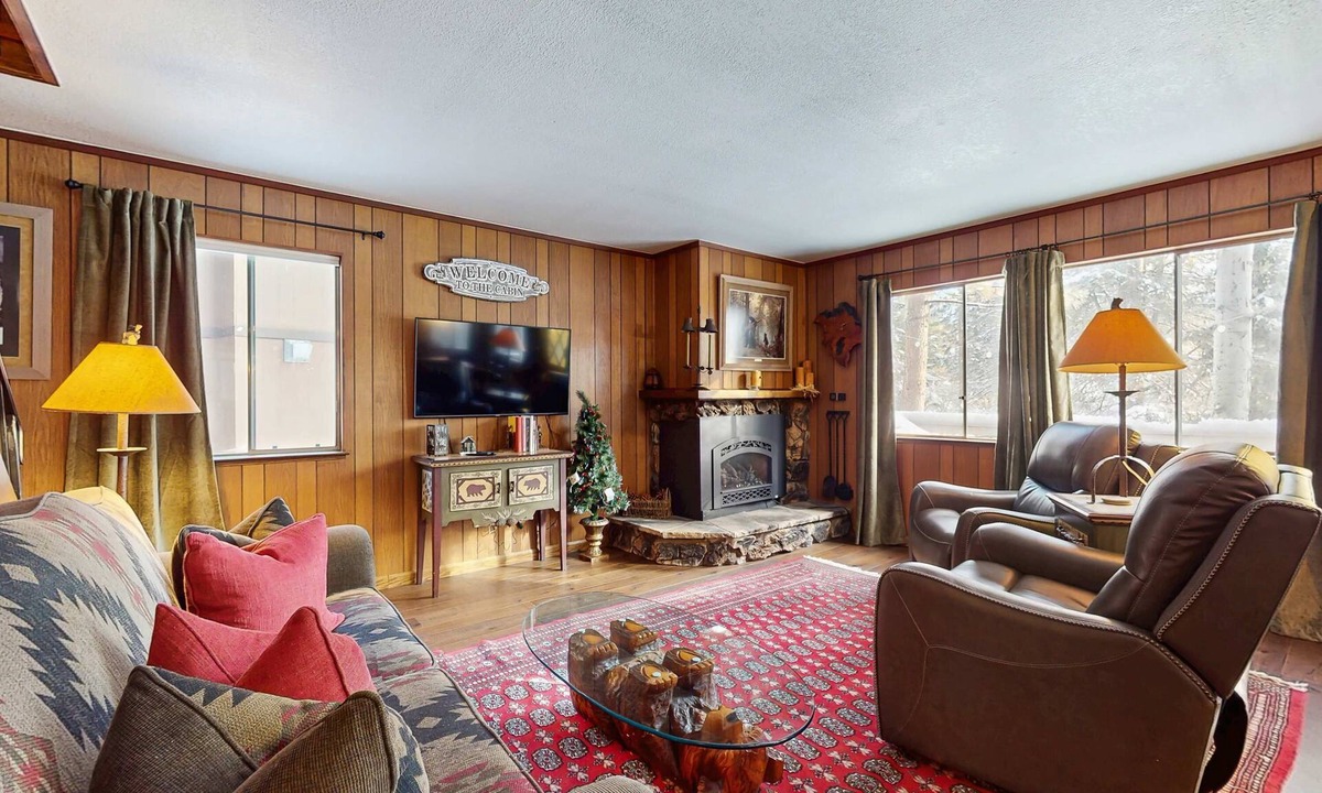 Tahoe Island House | Classic Gambrel-style cabin, family and pet friendly, walk to lake, close to ski