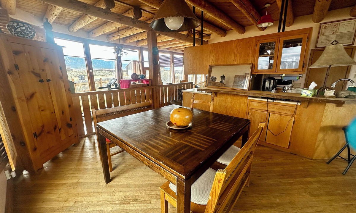 Taos House | Classic Taos Retreat with Panoramic View 38%discount for mnthy rental