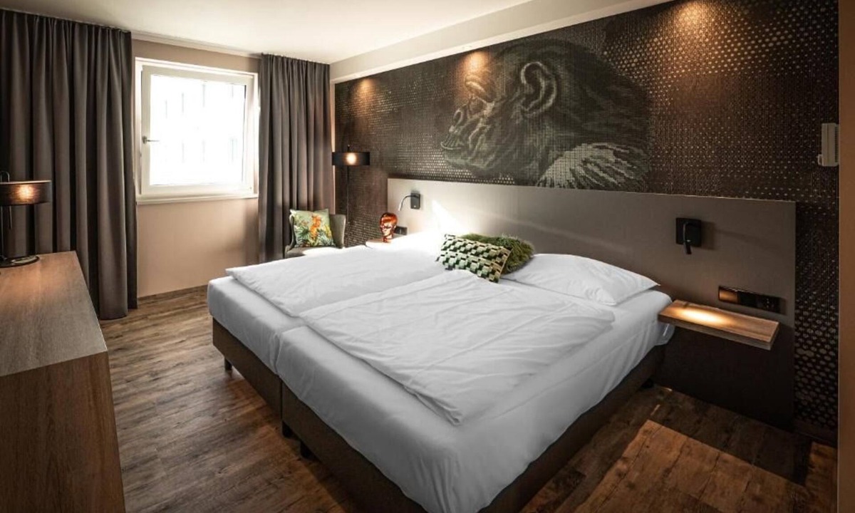 Korntal-Munchigan Hotel | Clean & Inviting Room Near Solitude Castle & Porsche Museum — Pets Allowed