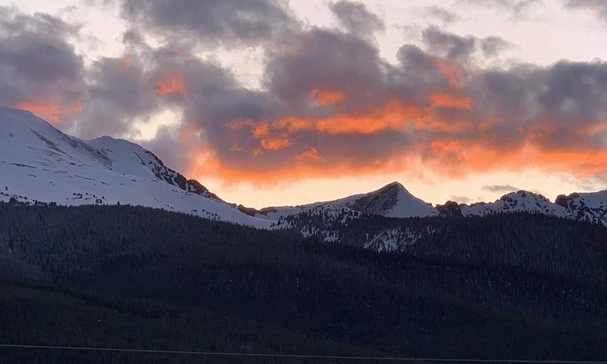 Breckenridge Ski Chalet | Close to Town & Skiing/Hiking, Stunning Views, Private Hot Tub. Pet welcome.