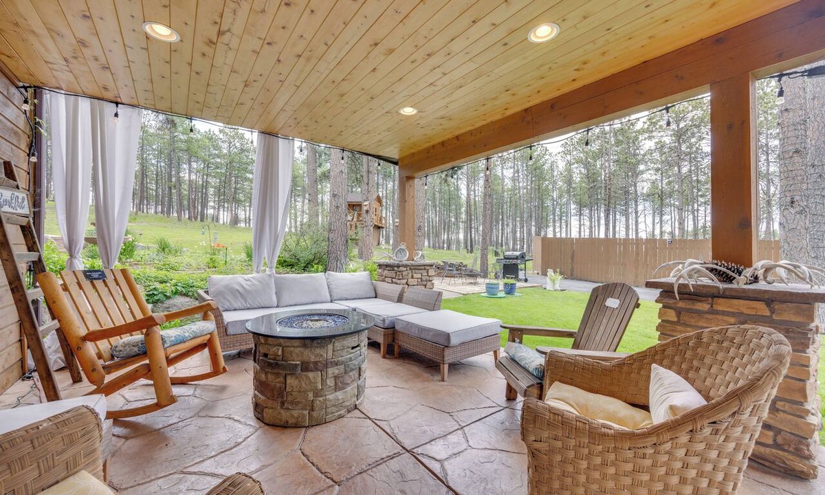 Colorado Springs Apartment | CO Springs Apartment in the Pines w/Treehouse!