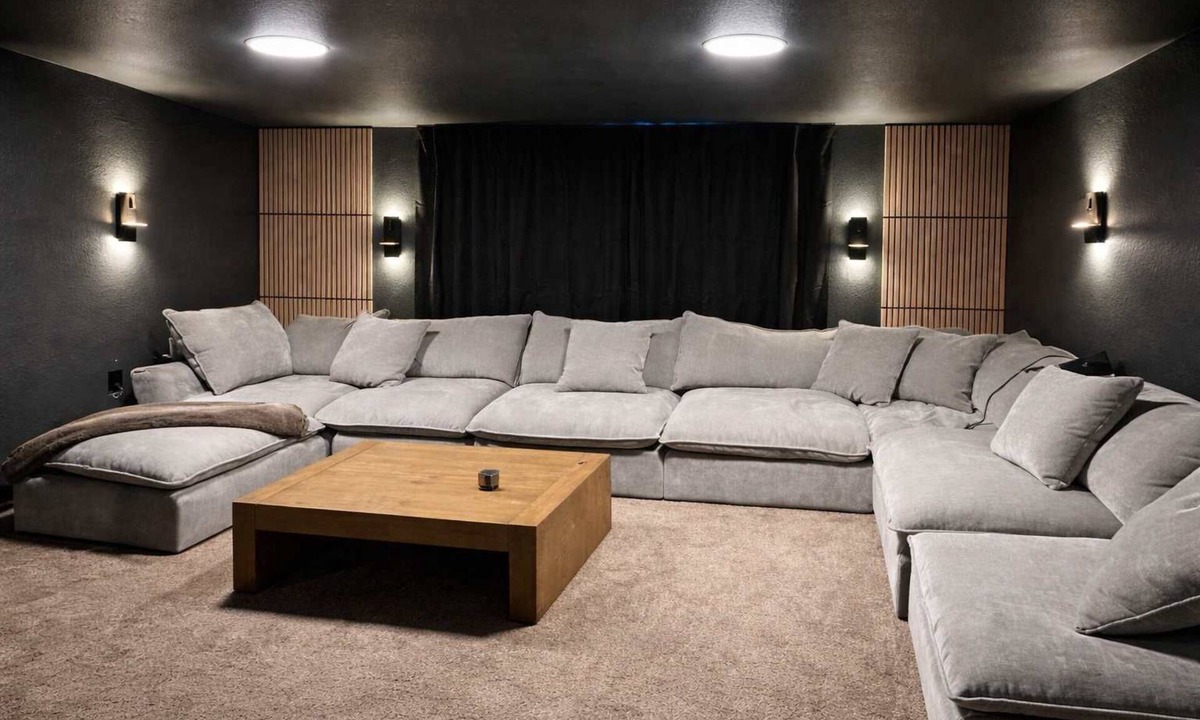 Twin Lakes House | CO9. (House) Sleeps 12 | Hot Tub + Game Room + Theater