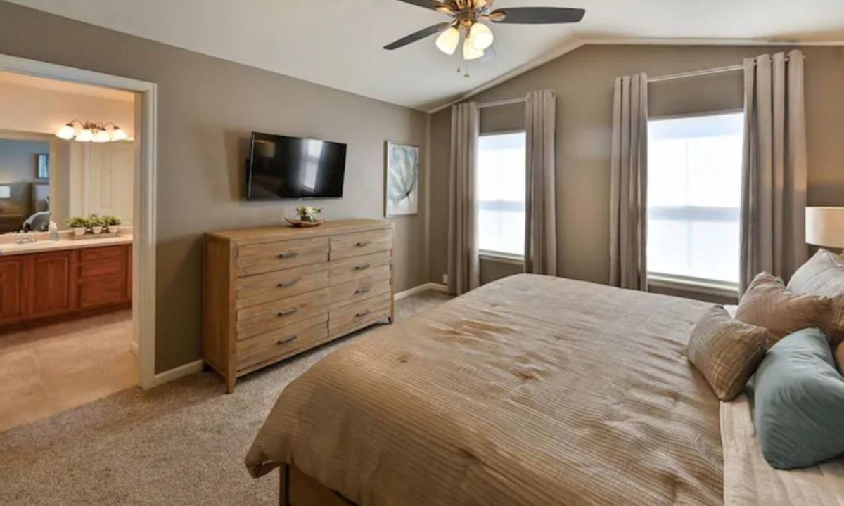 Monument House | Colorado comfort, in a great location with monthly discounts.