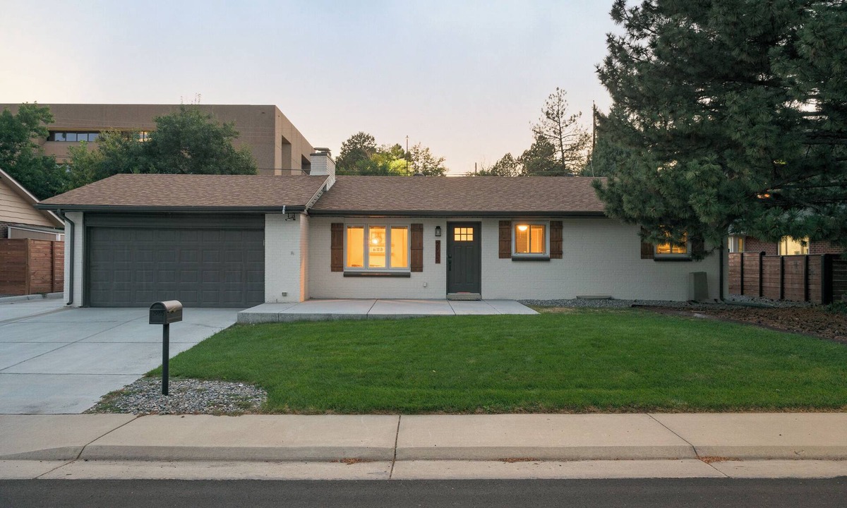 Applewood Villages House | Colorado Family Escape! Hot Tub + Sauna! Sleeps 14