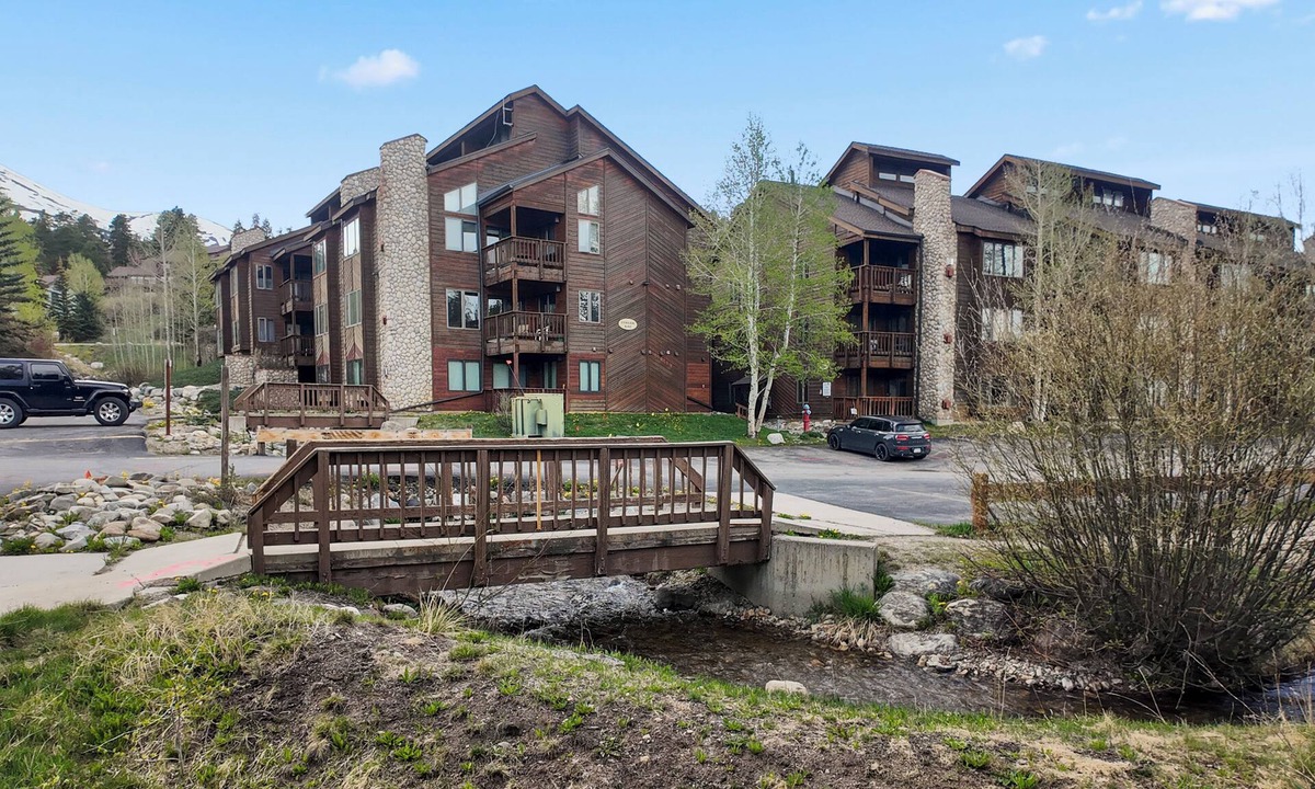 Four O'Clock Condo | Combined 7BR Condo Escape, Walk to Main St & Lift
