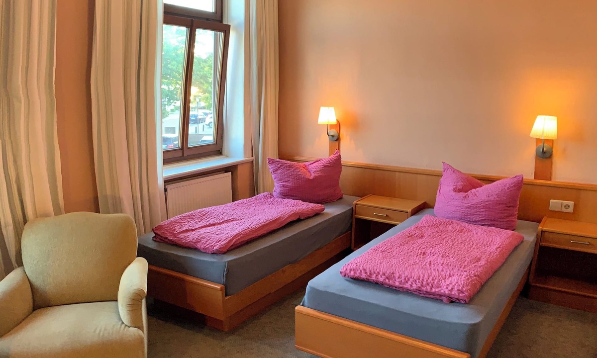Quickborn Hotel | Comfortable room near Hamburg Airport