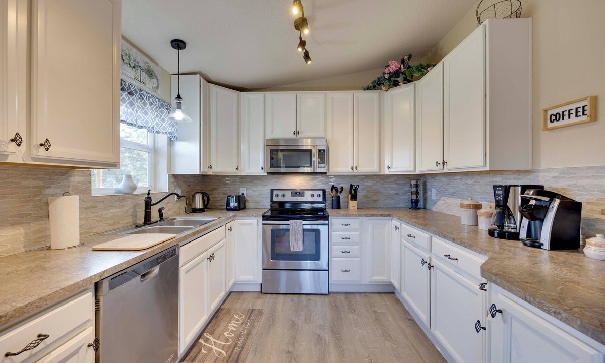 Woodland Park Cottage | Comforting Woodland Park Home w/Fire Pit!