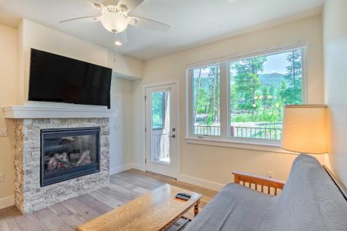Lakeside Village House | Condo 2 Mi to Keystone Resort: Relax Fireside!