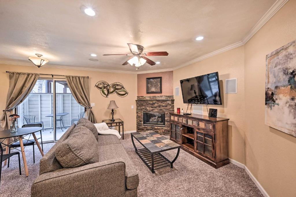 Englewood House | Condo w/Patio & Pool Access in Greenwood Village!