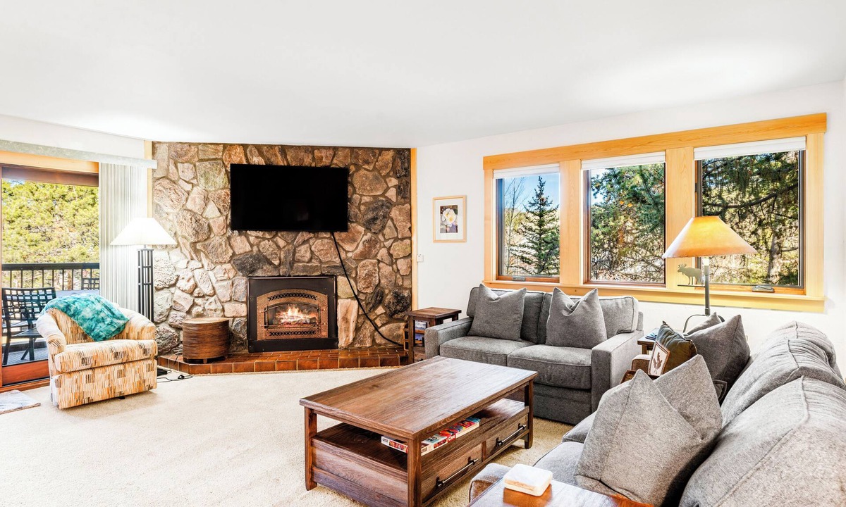 Historic District Condo | Corner Unit in the Center of Town, Walk to Lifts