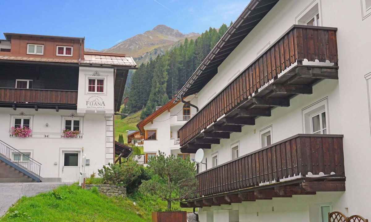 Mathon Apartment | Cosy apartment for 4 guests with WIFI, TV, balcony, pets allowed and panoramic view