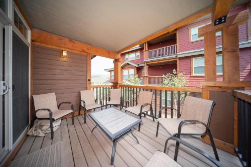 Fraser House | Cozens Pointe Building I Unit I201 by Stay Winter Park