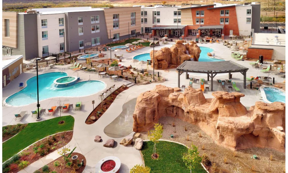Moab Apartment | Cozy 1-bedroom hotel suites 2 Queens,1 Double in superb Moab with Free breakfast