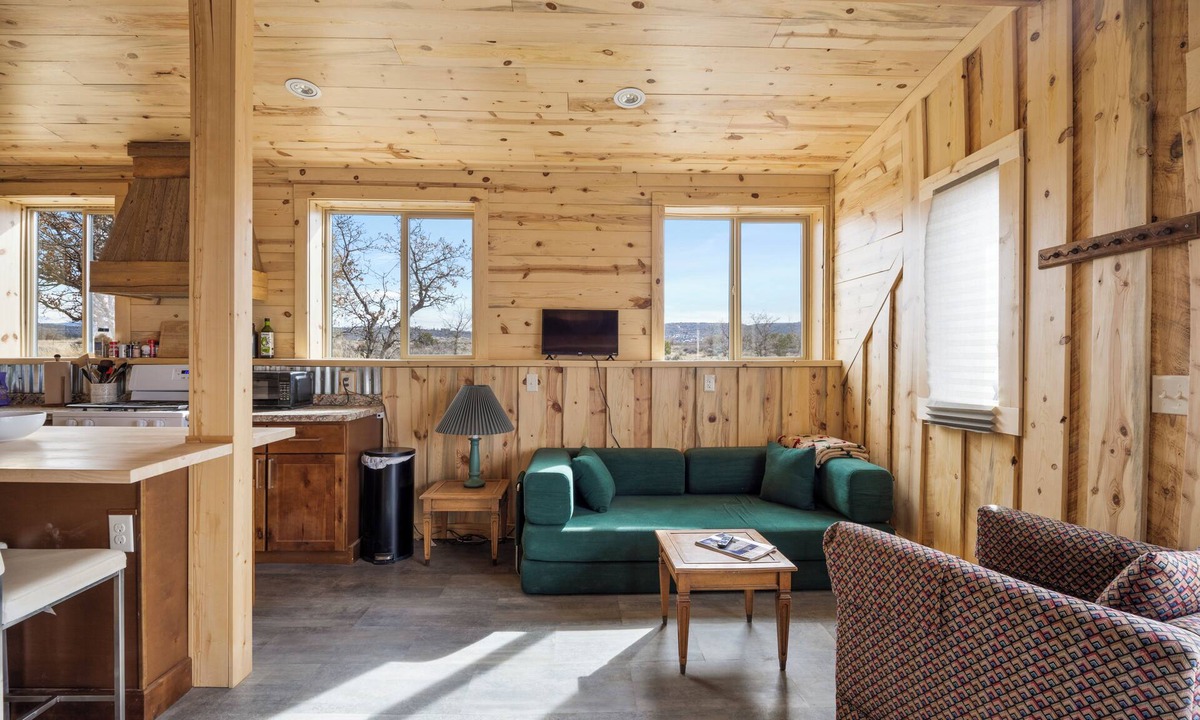 Norwood Apartment | Cozy 1-bedroom studio in delightful Norwood with hot tub