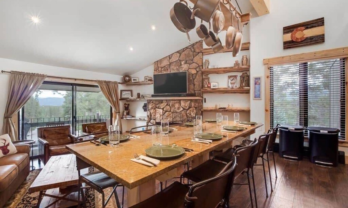 Peak 8 Condo | Cozy 2BR Condo Near Peak 8 & Town w/Hot Tub Access