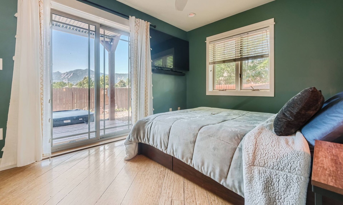 Newlands House | Cozy 3-bedroom 3bath home with amazing views & incredible location in Boulder.