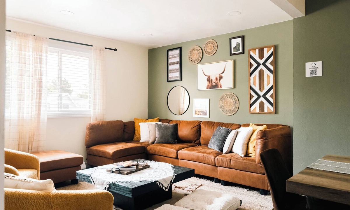 Lamar Heights Area House | Cozy 4-bedroom National Park themed house with gym + hot tub in Arvada